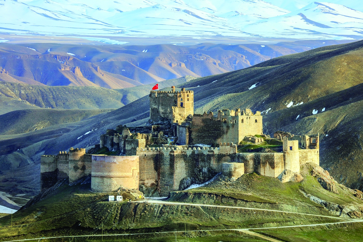 Hoşap Kalesi